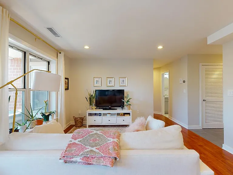 20 Chestnut St #308 — Photo 2