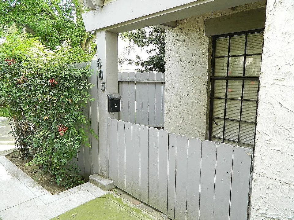 1st image of 605 E Marshall St