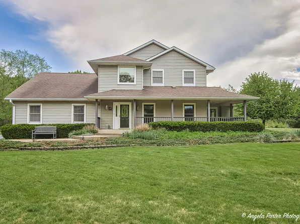 8700 Nilsen Ct, Harvard, IL 60033