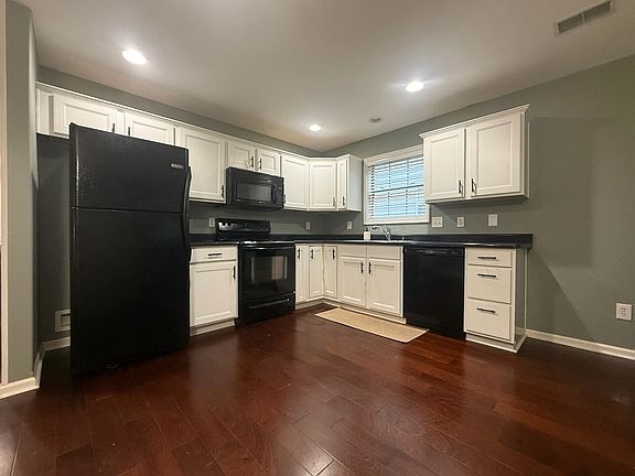 5th image of 3854 Pine Ridge Way