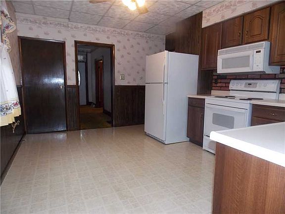 4th image of 312 N Water St