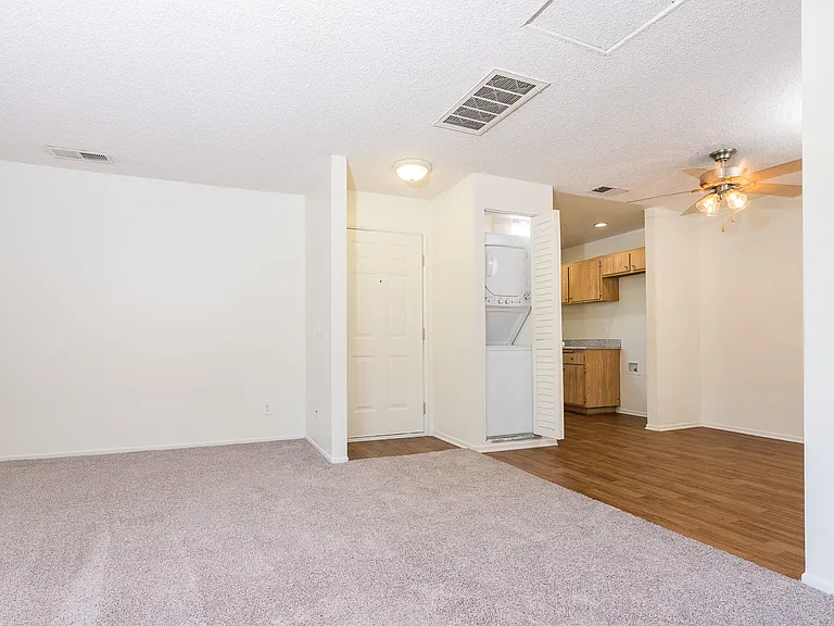 Woodbend Apartments — Photo 33