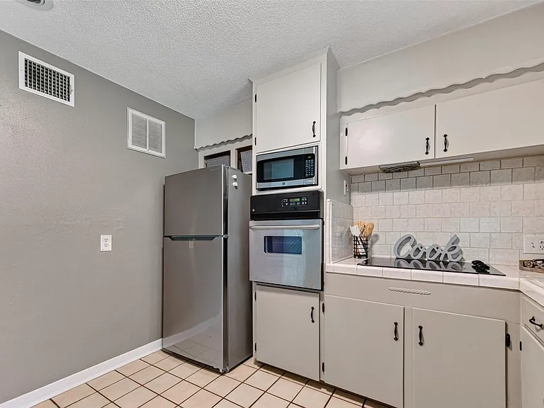 5114 Beechnut St — Photo 8