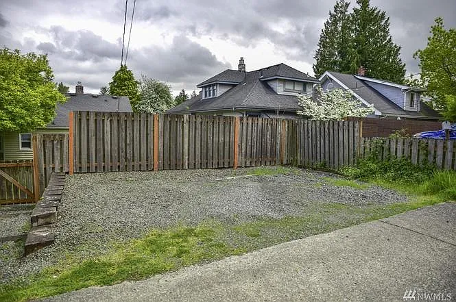 4823 40th Ave SW — Photo 4