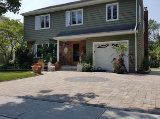 61 Rhodes Dr, New Hyde Park, NY 11040