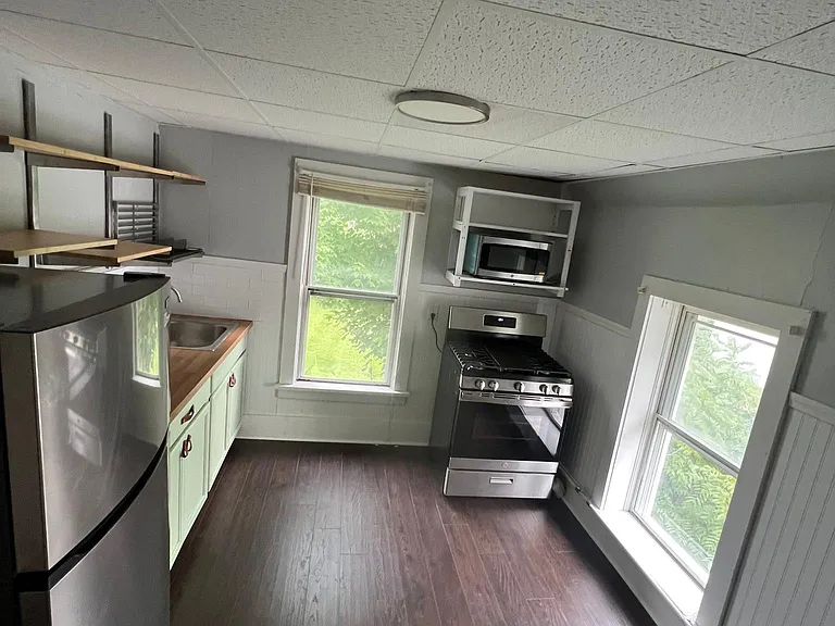 102 E Chapel St #4 — Photo 2