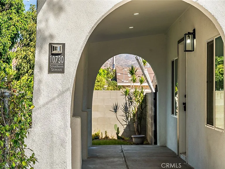 10730 Strathern St — Photo 36