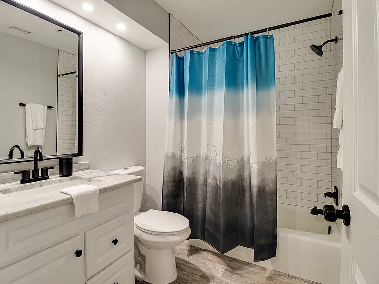427 W Rich Ave — Photo 3