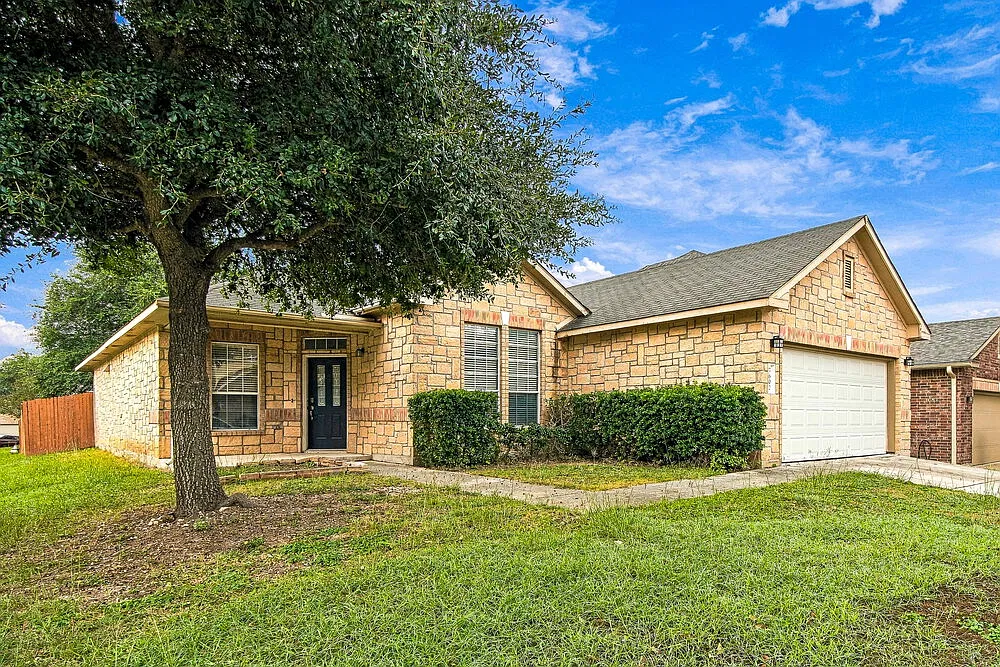 4 bed, 2.0 bath, 2230 sqft, $2,200 — Photo 3