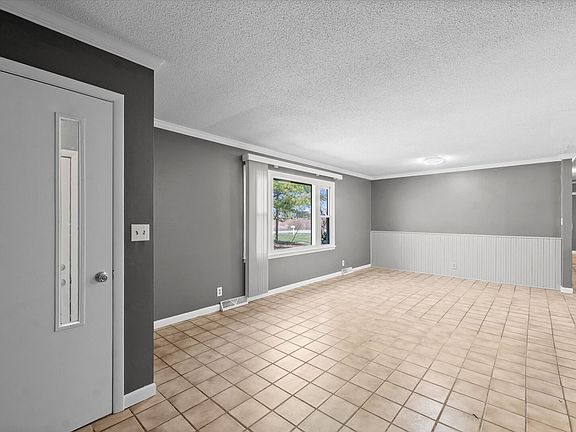 4th image of 3207 E Airport Rd