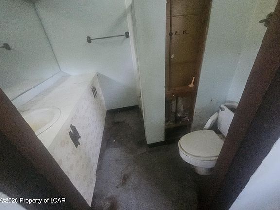 2nd image of 980 Fox Rd