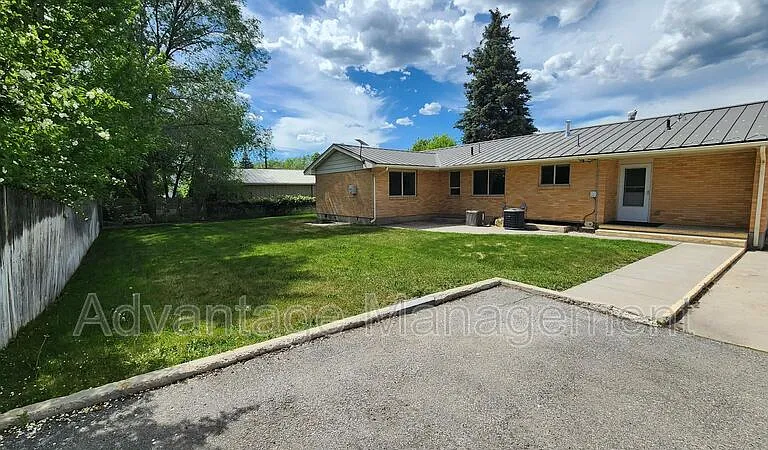 167 W Center Earnshaw #B — Photo 23