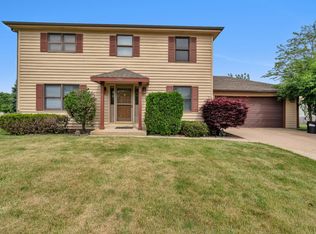 1311 Cedarwood Dr, Crest Hill, IL 60403