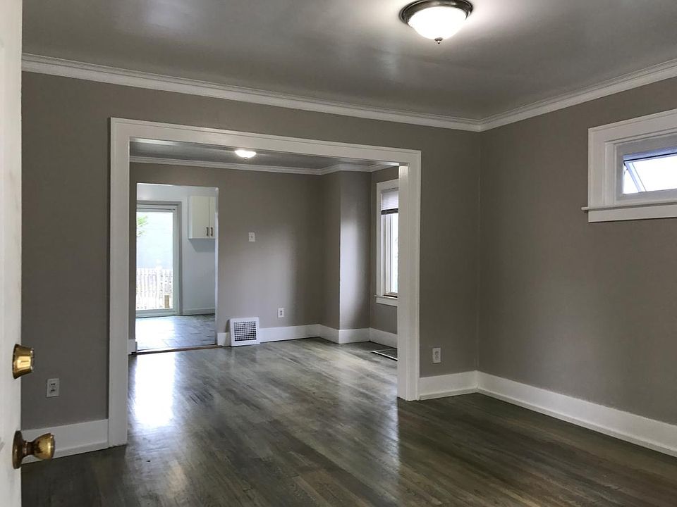 1st image of 216 W Chesterfield Ave