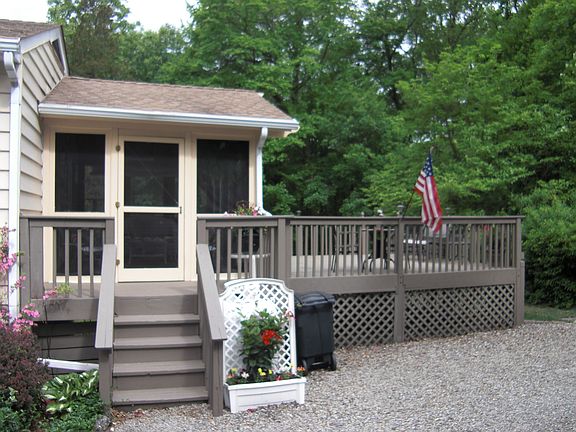 screen porch & deck