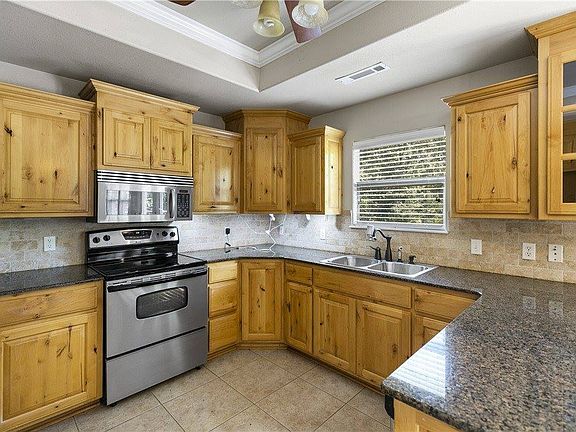 4th image of 35 Merritt Cir