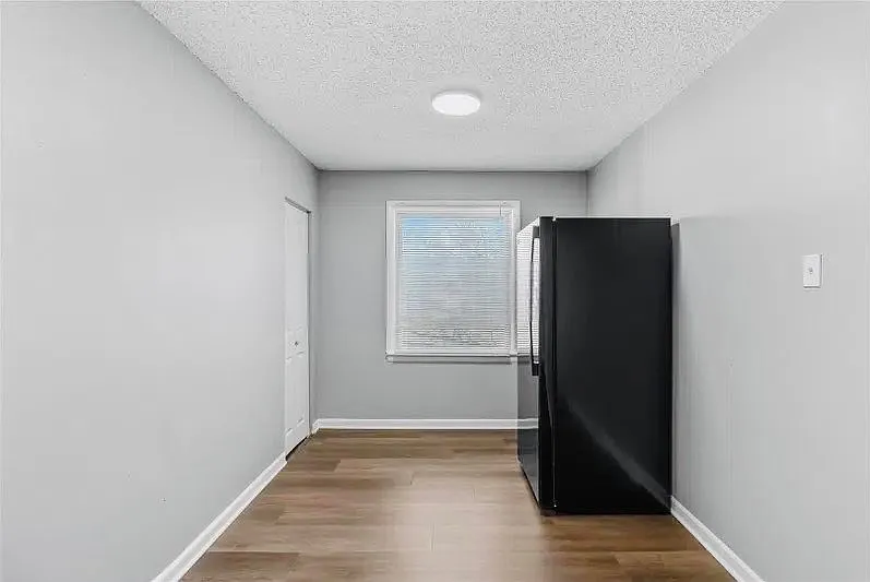 3 bed, 945 sqft, $1,150 — Photo 3