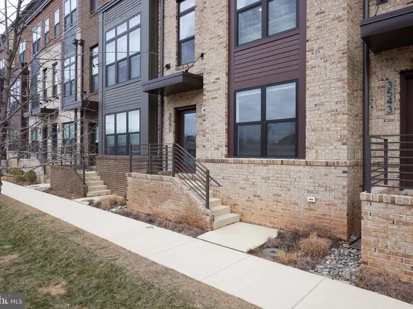 3541 Bellflower Ln, Rockville, MD 20852