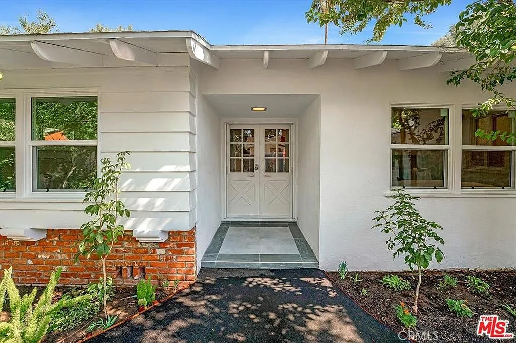 3 bed, 2294 sqft, $6,250 — Photo 1