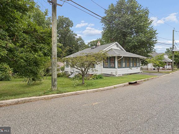 3rd image of 52 Thorntown Ln