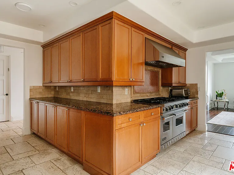 1835 Pandora Ave #302 — Photo 15