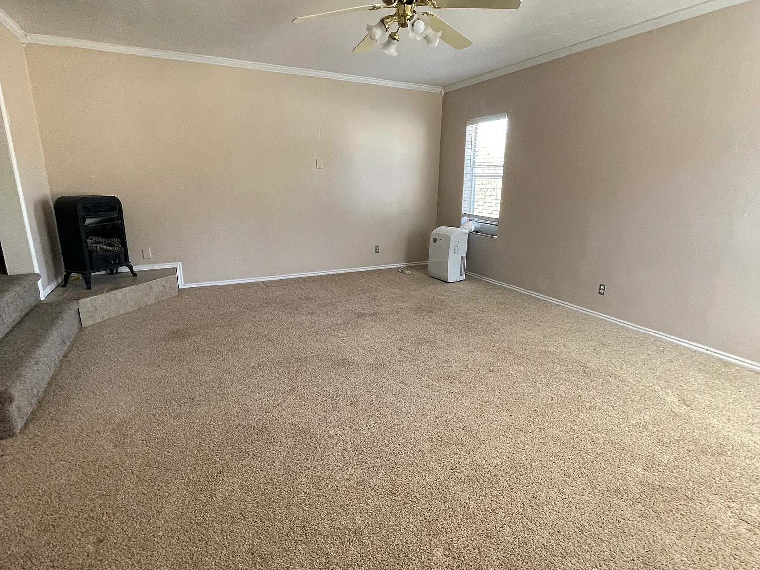 3 bed, 1300 sqft, $2,000 — Photo 2