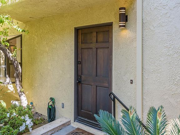 2nd image of 3333 Primera Ave APT B