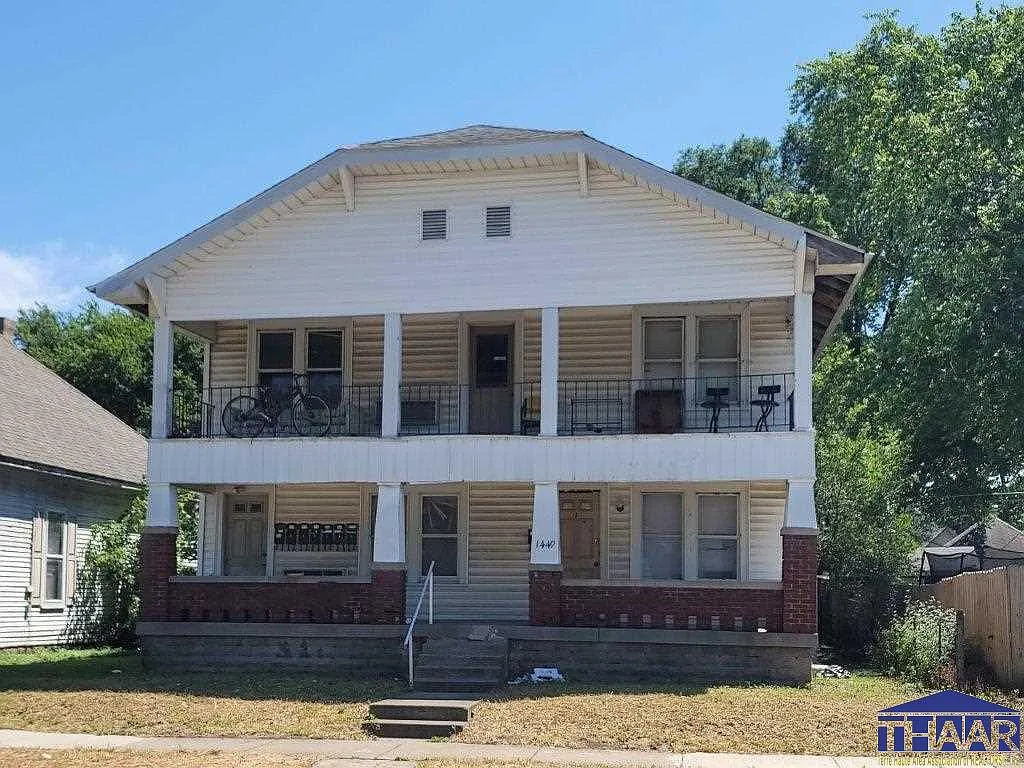 1449 Maple Ave photo 1