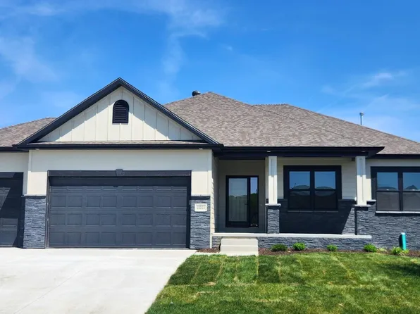 10313 S 97th St, Papillion, NE 68046
