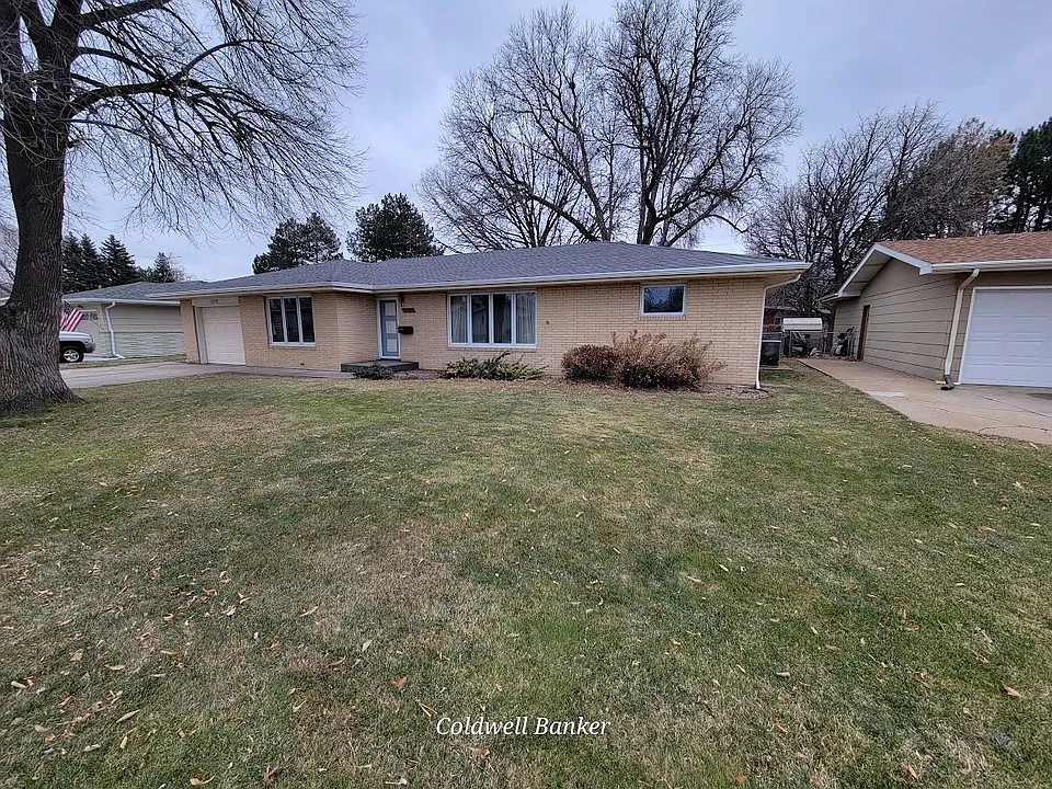 2208 E East St #W