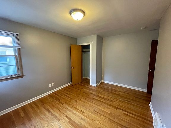 5th image of 3287 34th St SW