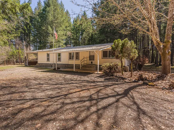 525 Logan Cut Dr, Cave Junction, OR 97523