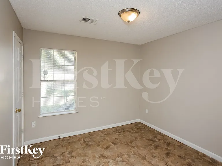 4668 Amanda Oaks Cir S — Photo 12