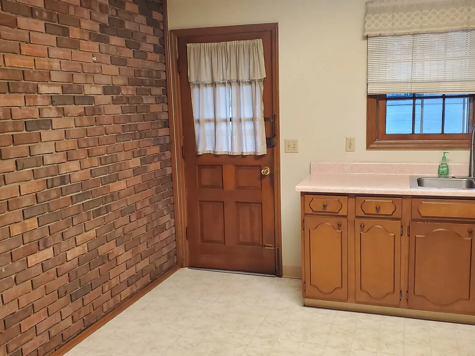 2 bed, 1045 sqft, $1,495 — Photo 4