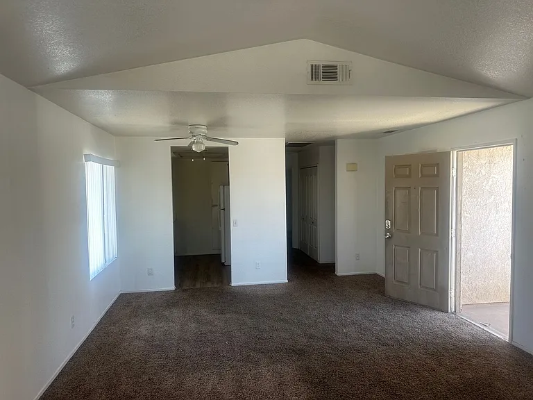 470 Westminster Pl — Photo 6
