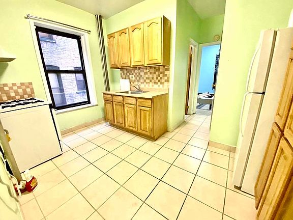 4th image of 31-53 34th St #1F