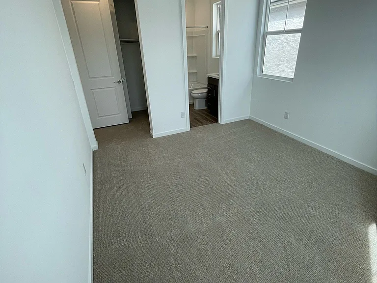 2449 W Rowel Rd — Photo 19