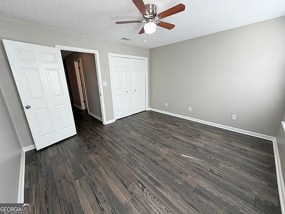 4th image of 1015 Ridgefield Dr