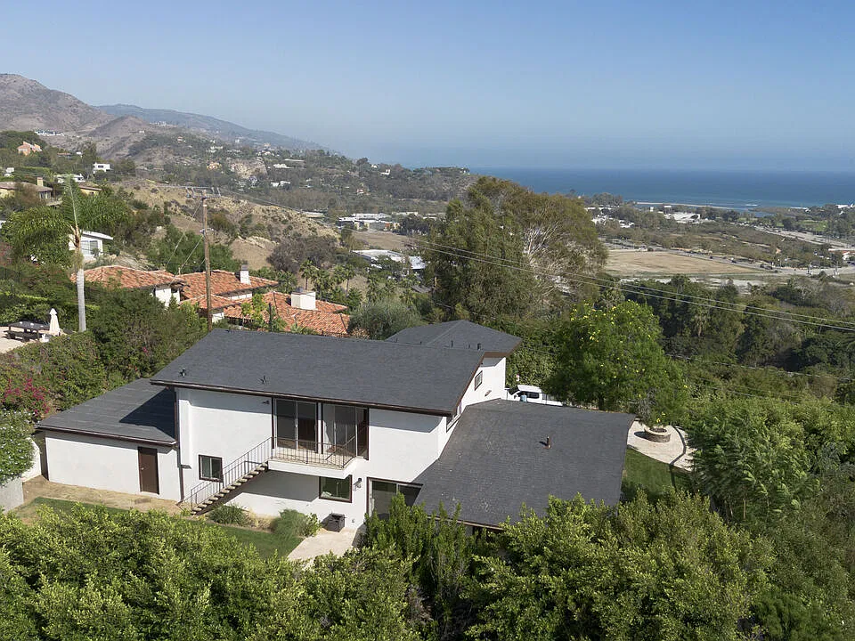 3505 Coast View Dr