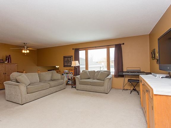 4th image of 1222 Brigitta Dr NE
