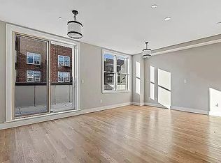 762 E 32nd St APT 4R, Brooklyn, NY 11210