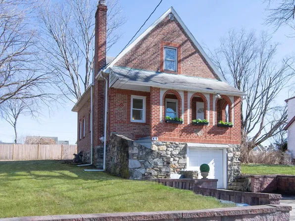 46 Crest Drive, Yorktown Heights, NY 10598