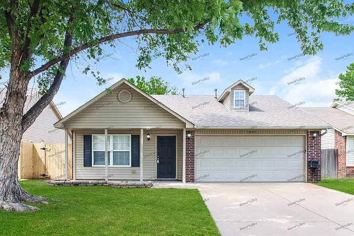 3 bed, 2.0 bath, 1128 sqft, $1,675 — Photo 1