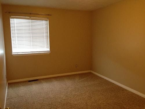 5th image of 924 E Grape Ivy Way