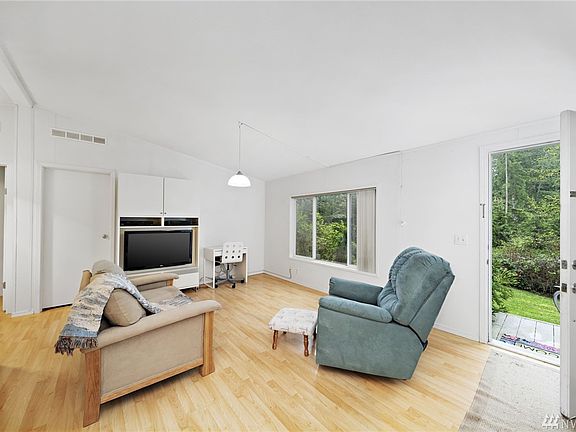 3rd image of 2551 Sandy Dr