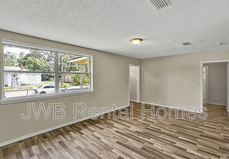 1288 W 28th St — Photo 12