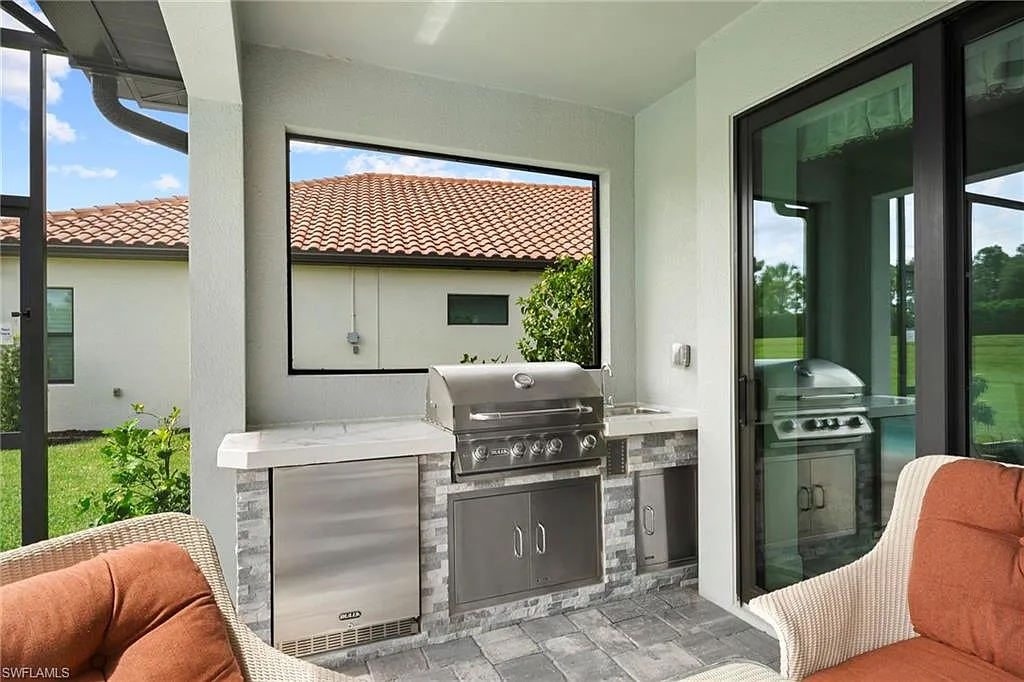 3 bed, 2.0 bath, 2445 sqft, $3,800 — Photo 4
