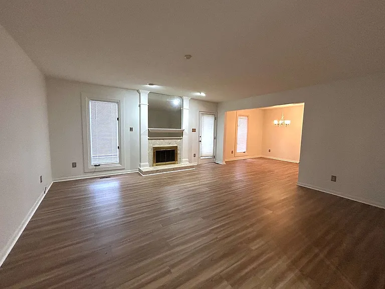 3112 Avondale Ct — Photo 2