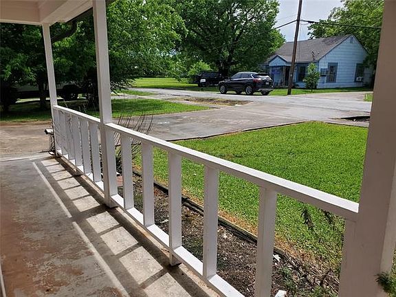 3rd image of 2507 2nd St