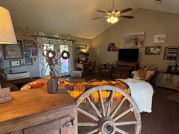 4th image of 1674 Goodfield Rd
